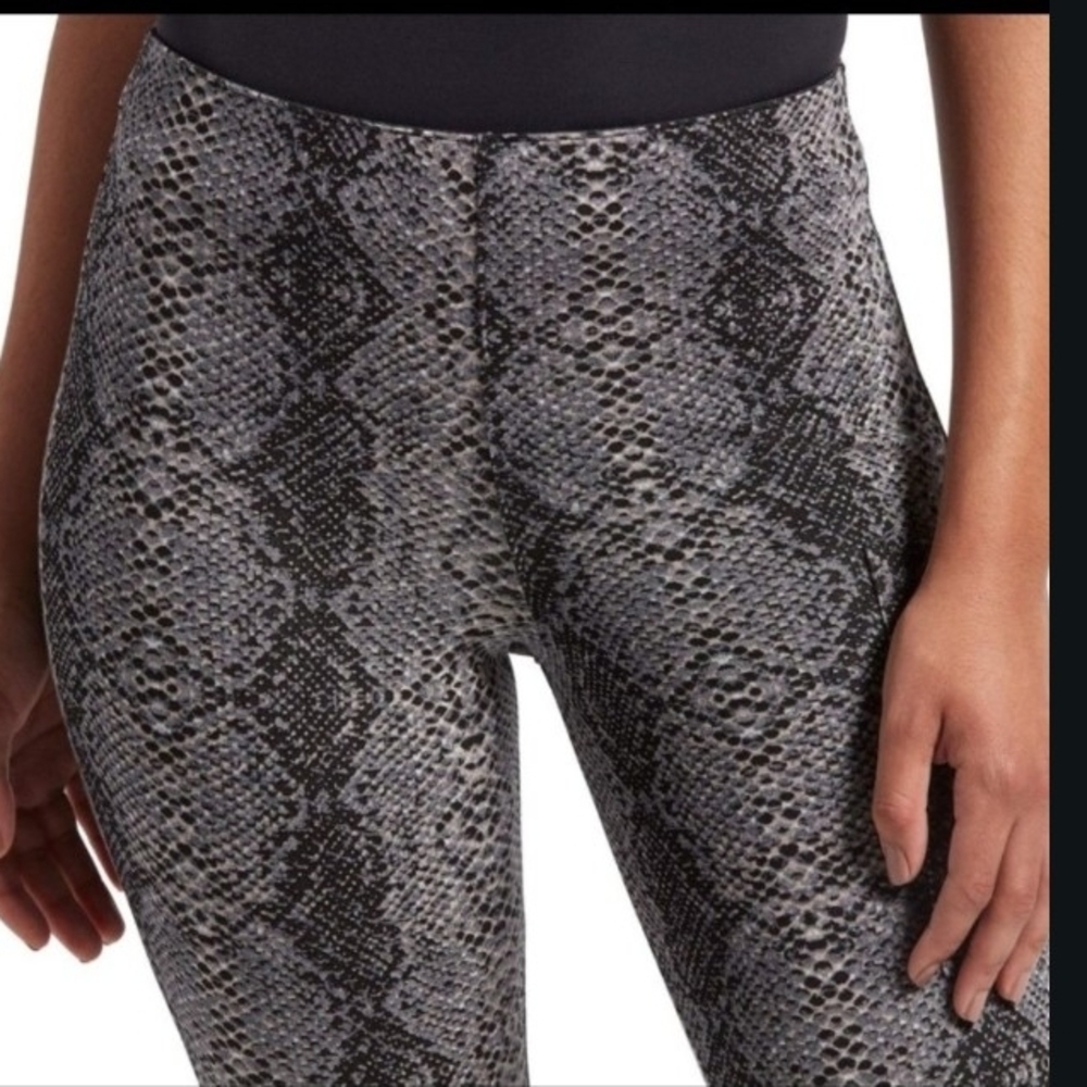 New, Large - Kendall & Kylie Black and Gray Snake Print Leggings